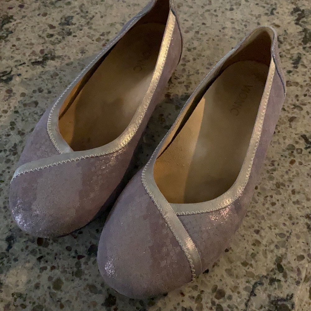 Vionic Carroll flats